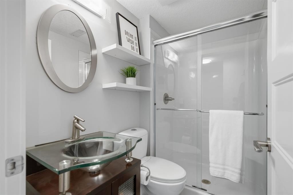 30 Strathcona Road Sw, Calgary, AB - Indoor Photo Showing Bathroom