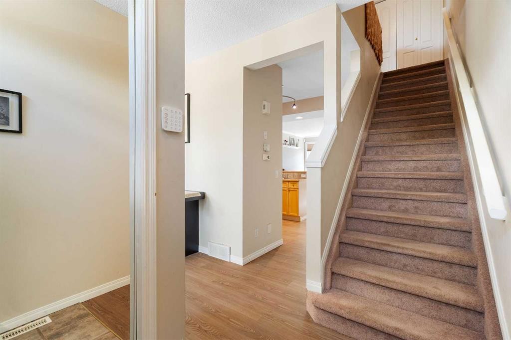 25 Prestwick Park Se, Calgary, AB