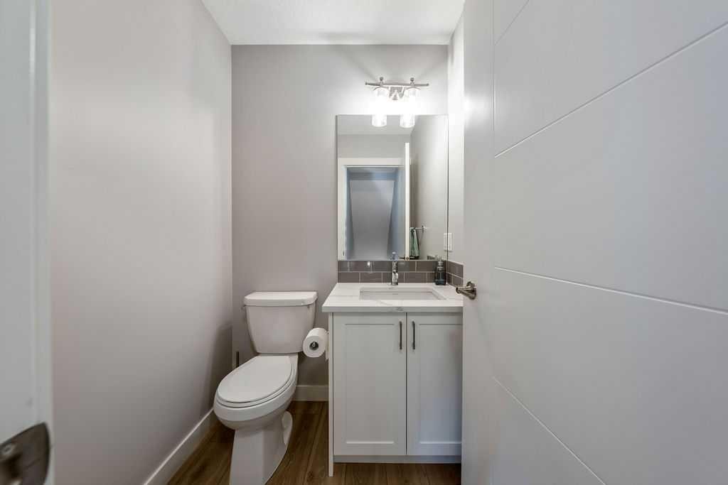 869 Cranston Avenue Se, Calgary, AB - Indoor Photo Showing Bathroom