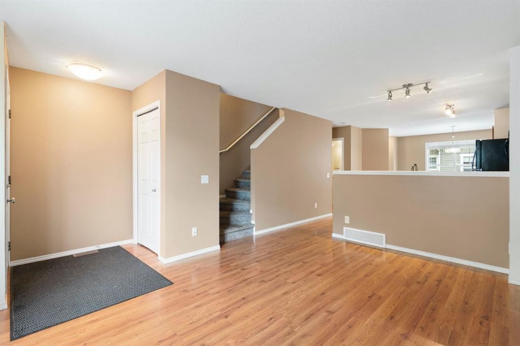 361 Elgin Gardens Se, Calgary, AB