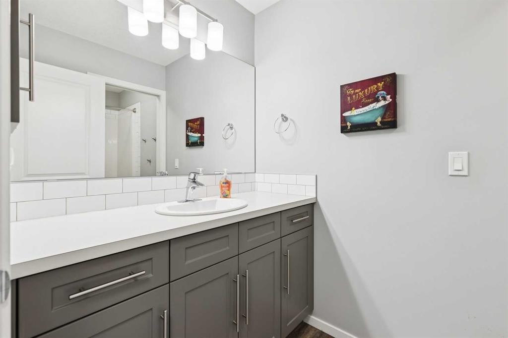 57 Crestridge Bay Sw, Calgary, AB
