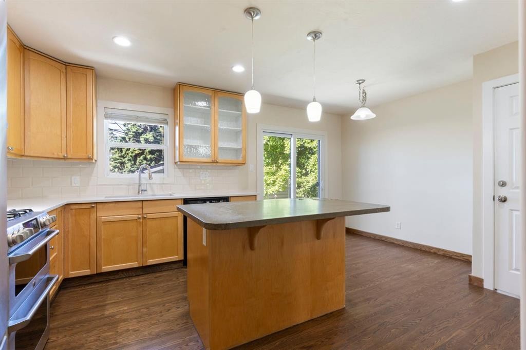 69 Winslow Crescent Sw, Calgary, AB - Indoor Photo Showing Kitchen With Upgraded Kitchen