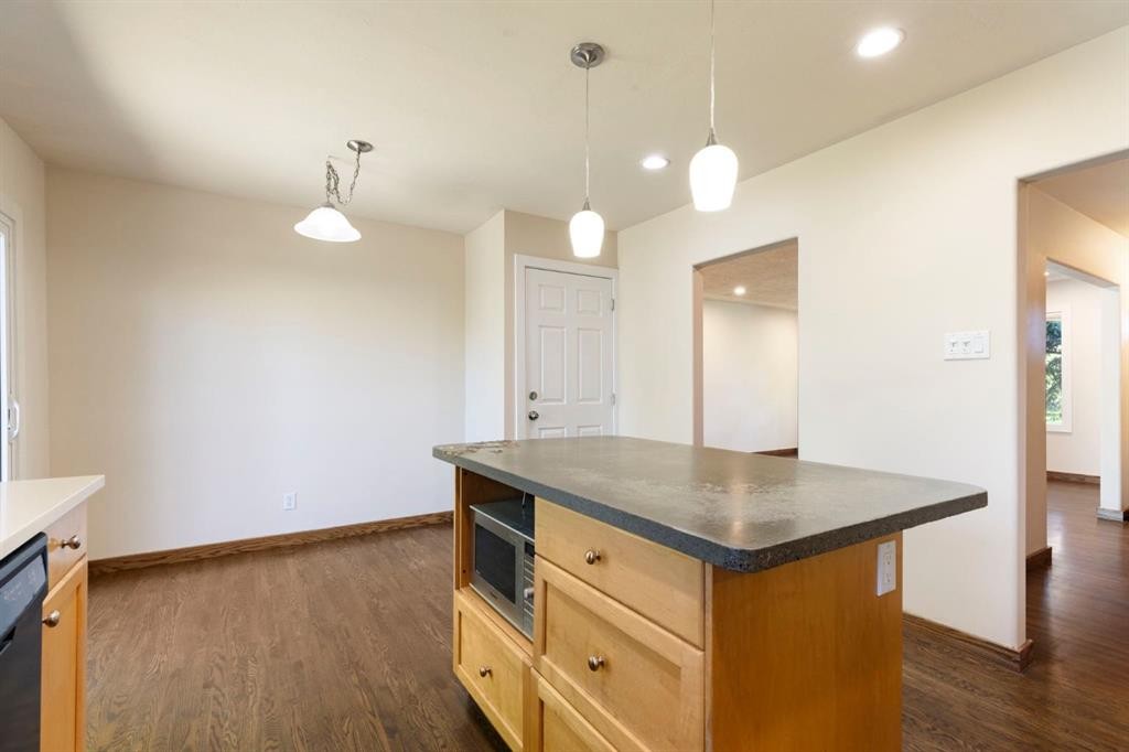 69 Winslow Crescent Sw, Calgary, AB - Indoor Photo Showing Kitchen