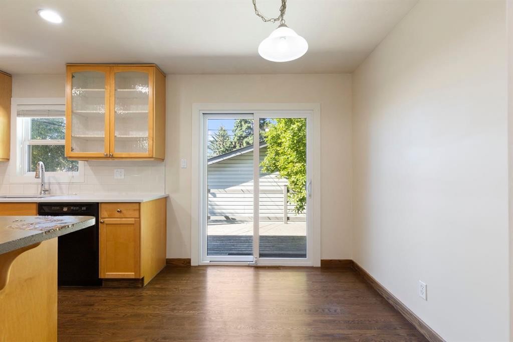 69 Winslow Crescent Sw, Calgary, AB - Indoor Photo Showing Kitchen
