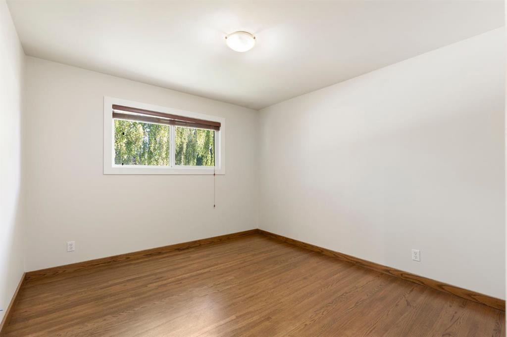 69 Winslow Crescent Sw, Calgary, AB - Indoor Photo Showing Other Room