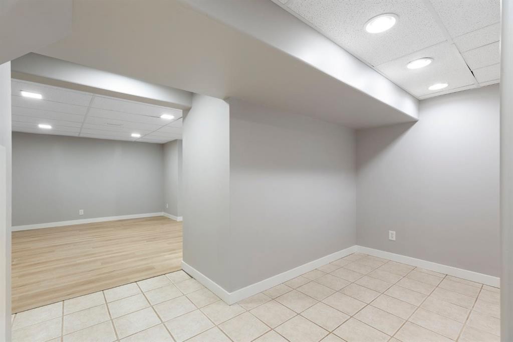 69 Winslow Crescent Sw, Calgary, AB - Indoor Photo Showing Other Room