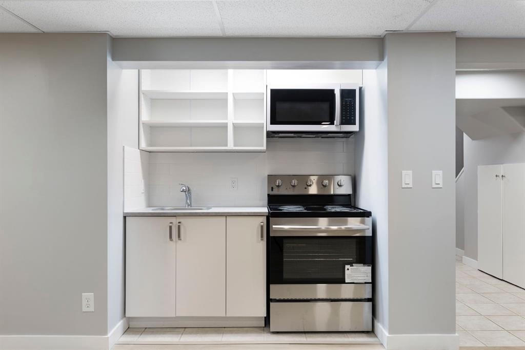 69 Winslow Crescent Sw, Calgary, AB - Indoor