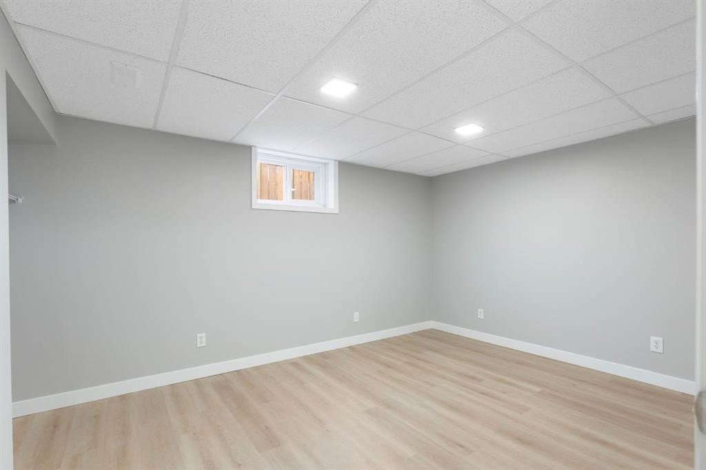 69 Winslow Crescent Sw, Calgary, AB - Indoor Photo Showing Other Room