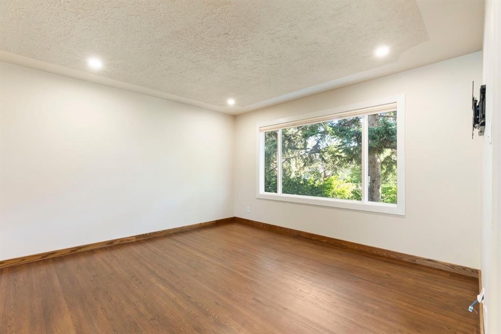 69 Winslow Crescent Sw, Calgary, AB - Indoor Photo Showing Other Room