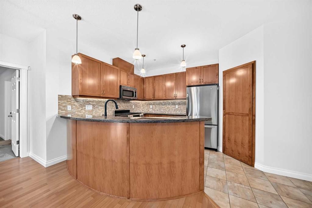103-4 Hemlock Crescent Sw, Calgary, AB