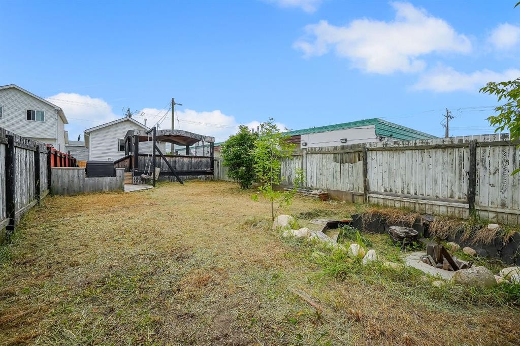 2714 74 Avenue Se, Calgary, AB