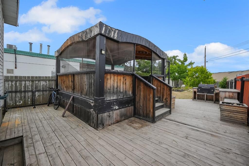 2714 74 Avenue Se, Calgary, AB