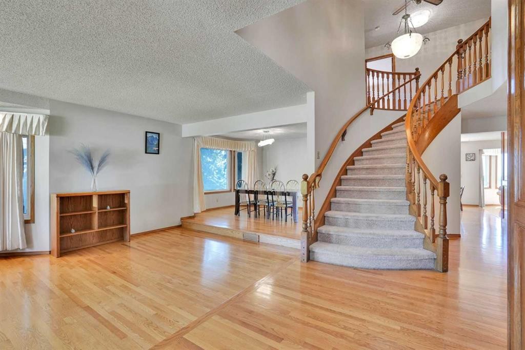 88 Edelweiss Drive Nw, Calgary, AB
