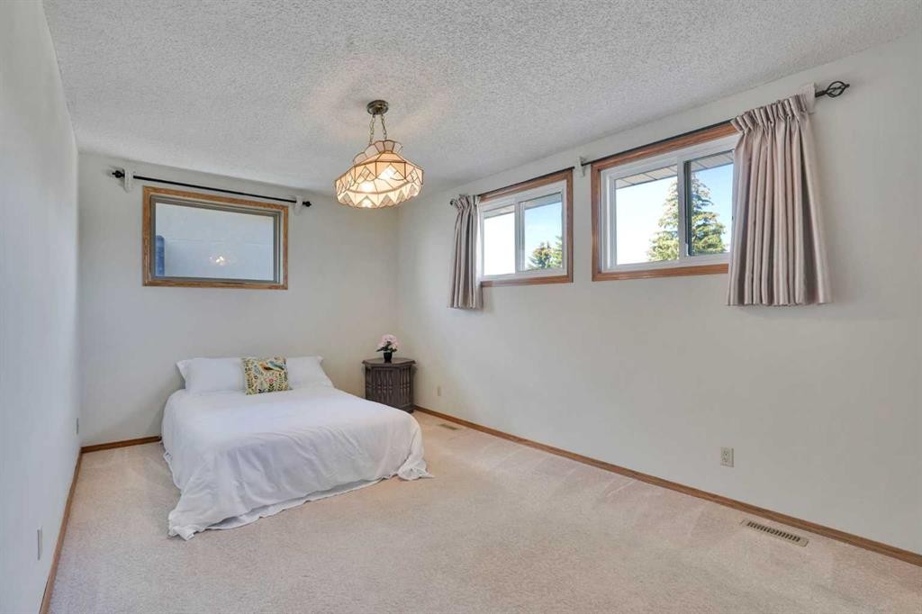 88 Edelweiss Drive Nw, Calgary, AB