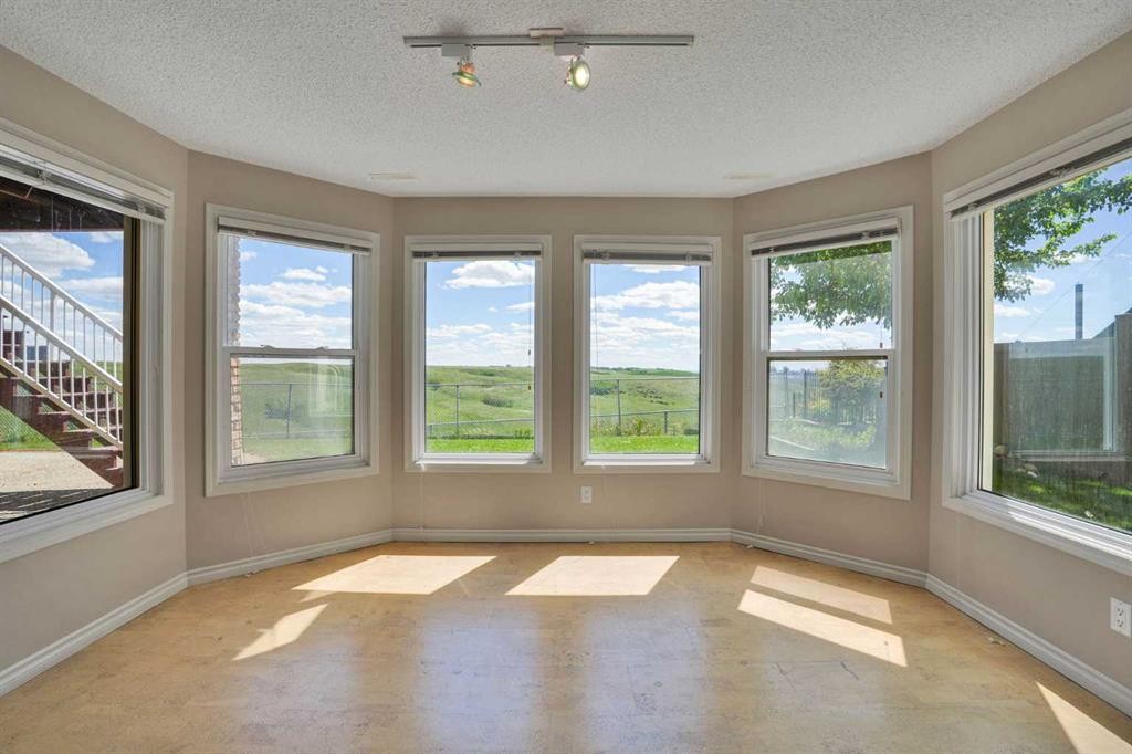 88 Edelweiss Drive Nw, Calgary, AB