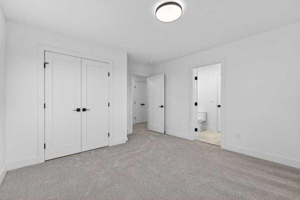 539 Waterford Rise, Chestermere, AB - Indoor Photo Showing Other Room