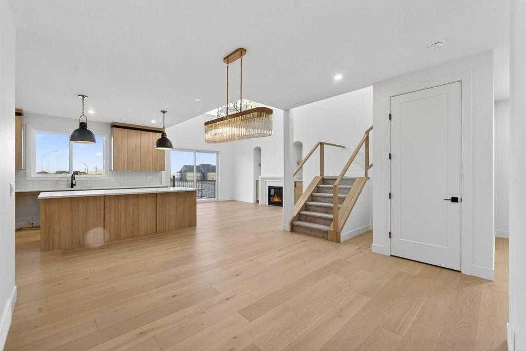 539 Waterford Rise, Chestermere, AB - Indoor Photo Showing Kitchen
