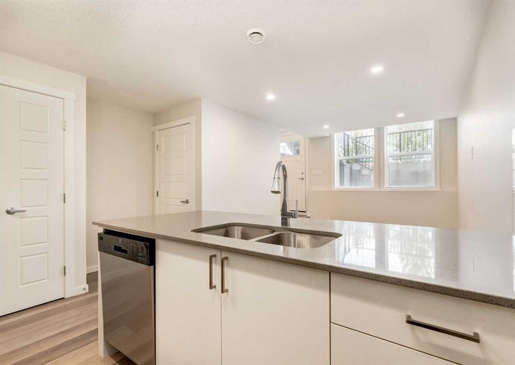 408 Cranbrook Square Se, Calgary, AB