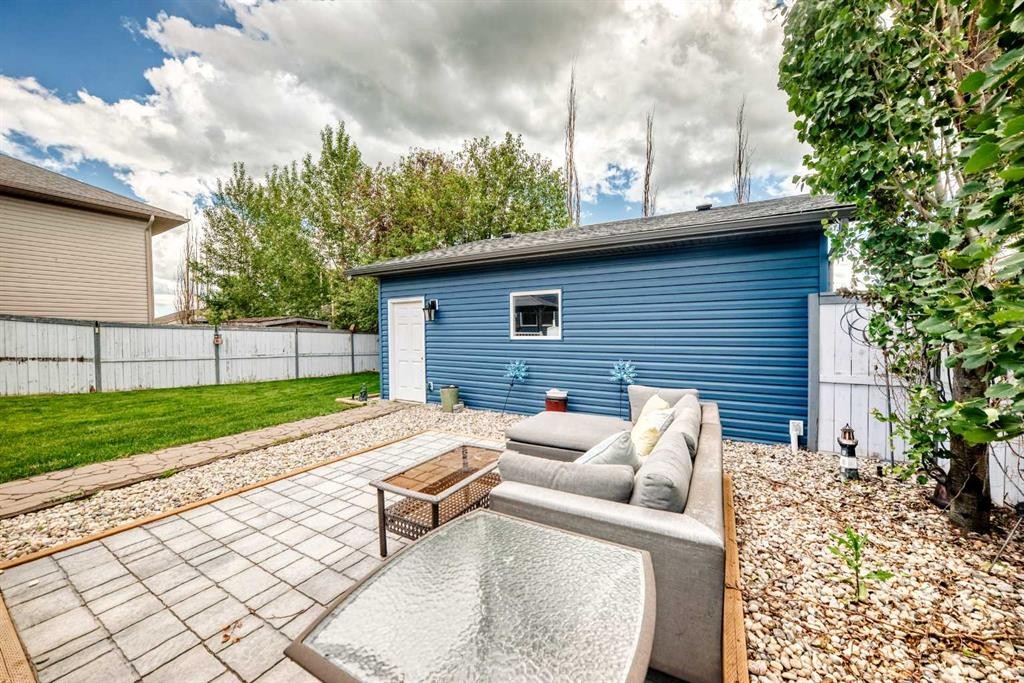 4 Strathford Place, Strathmore, AB