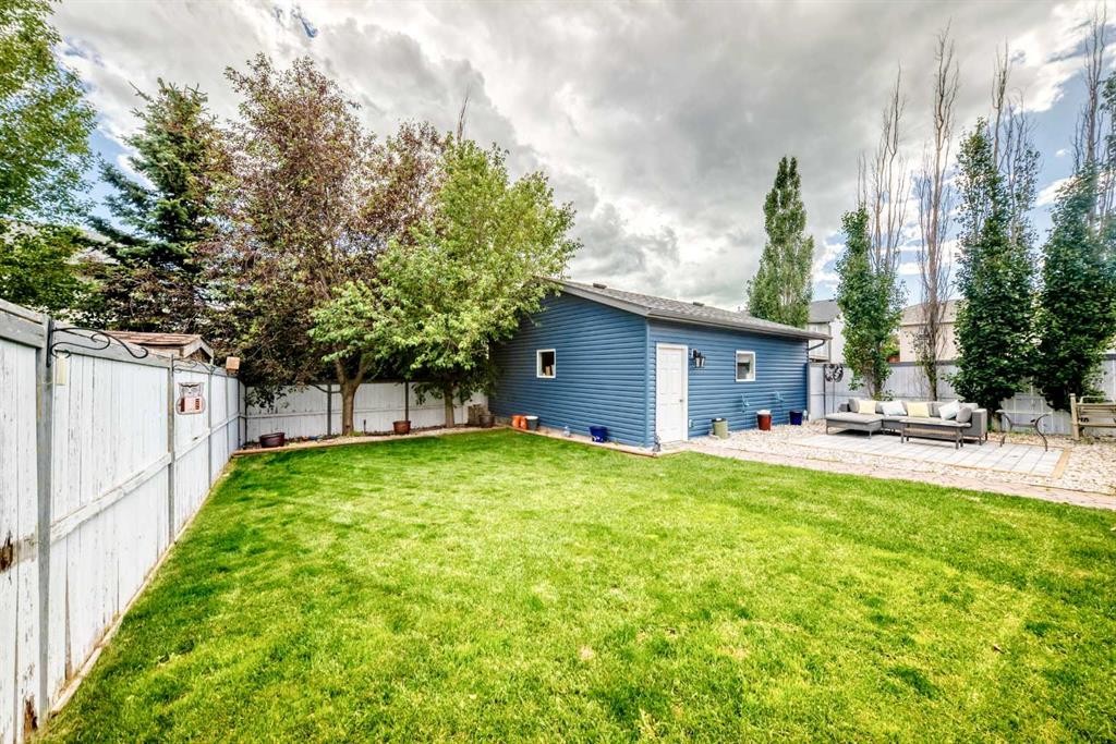 4 Strathford Place, Strathmore, AB