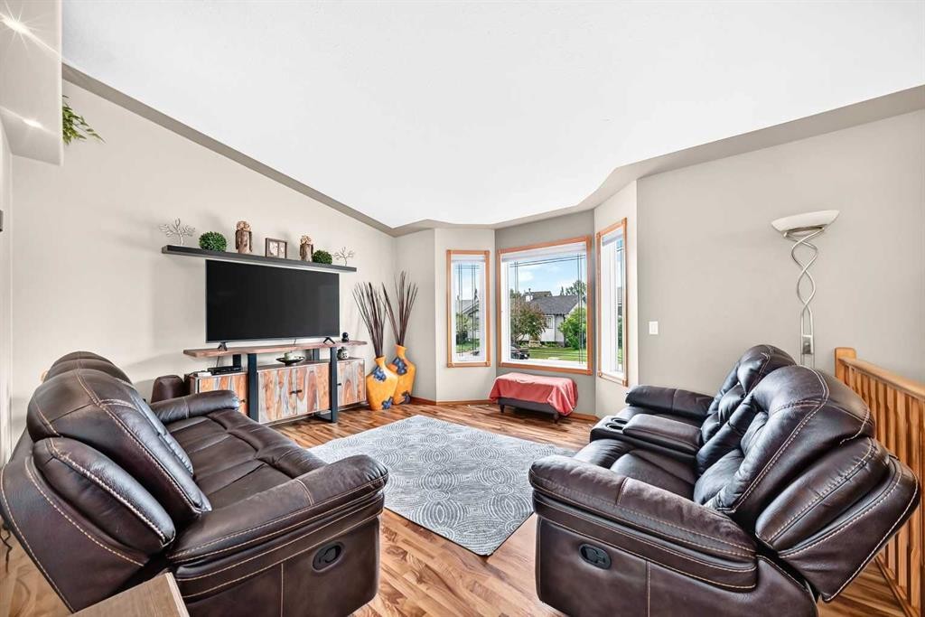 4 Strathford Place, Strathmore, AB