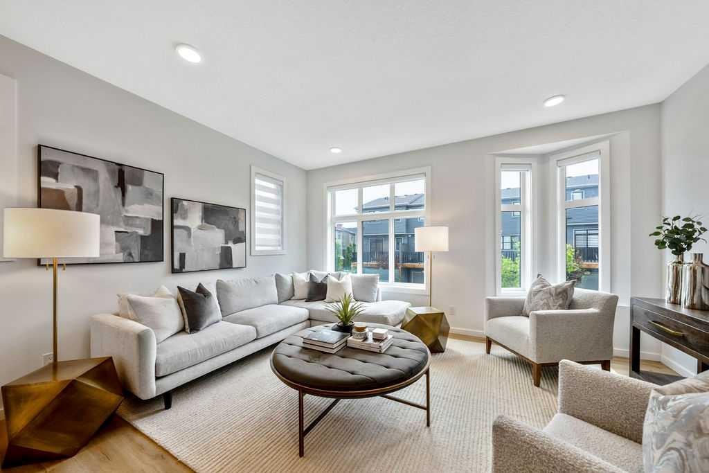 86 Spring Willow Close Sw, Calgary, AB - Indoor Photo Showing Living Room