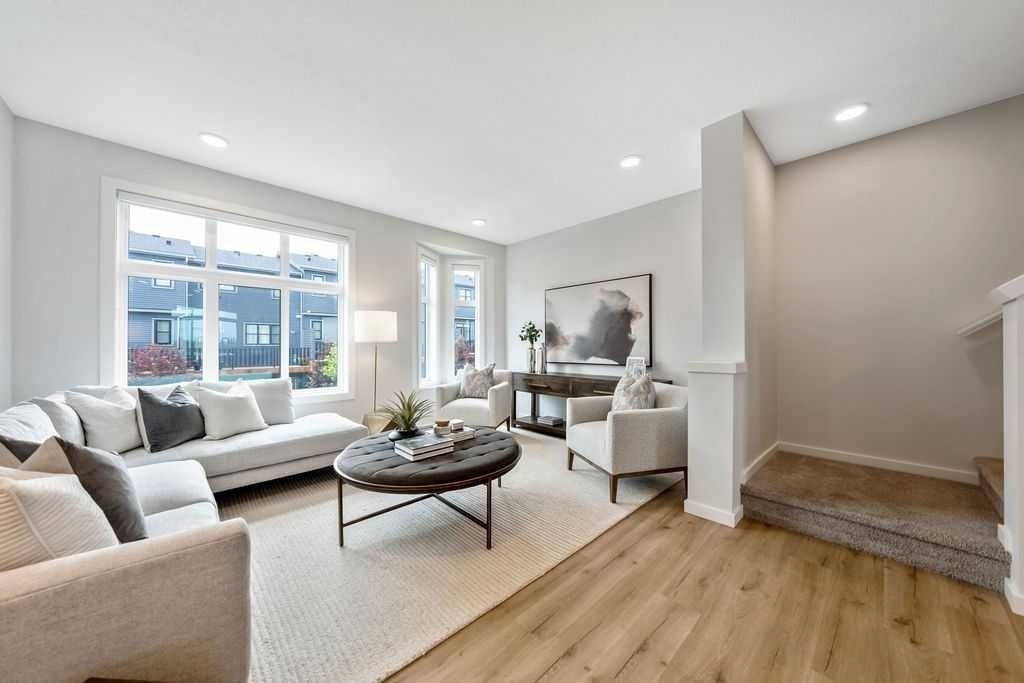 86 Spring Willow Close Sw, Calgary, AB - Indoor Photo Showing Living Room