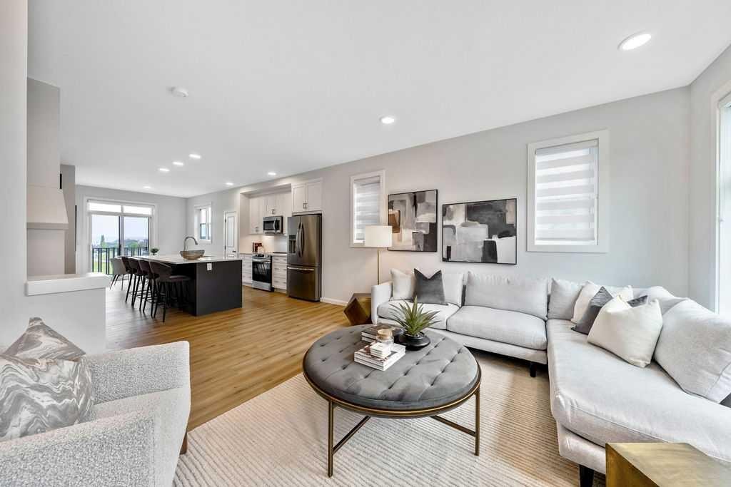86 Spring Willow Close Sw, Calgary, AB - Indoor Photo Showing Living Room