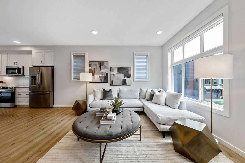 86 Spring Willow Close Sw, Calgary, AB - Indoor Photo Showing Living Room