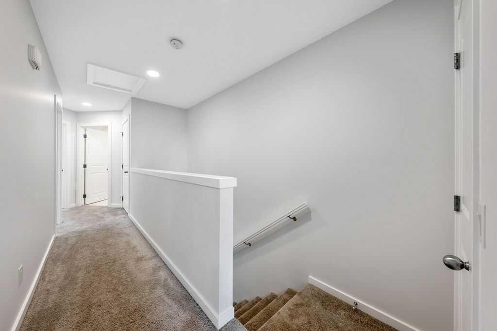 86 Spring Willow Close Sw, Calgary, AB - Indoor Photo Showing Other Room