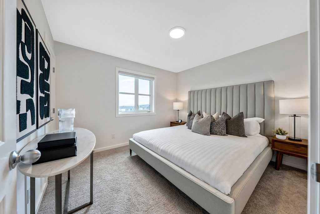 86 Spring Willow Close Sw, Calgary, AB - Indoor Photo Showing Bedroom