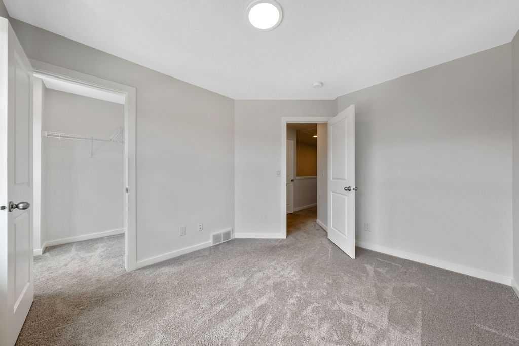 86 Spring Willow Close Sw, Calgary, AB - Indoor Photo Showing Other Room