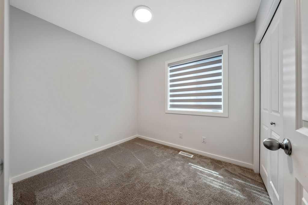86 Spring Willow Close Sw, Calgary, AB - Indoor Photo Showing Other Room