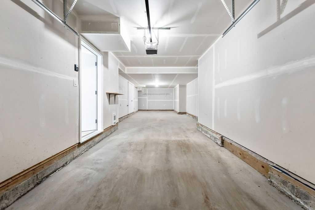 86 Spring Willow Close Sw, Calgary, AB - Indoor Photo Showing Other Room
