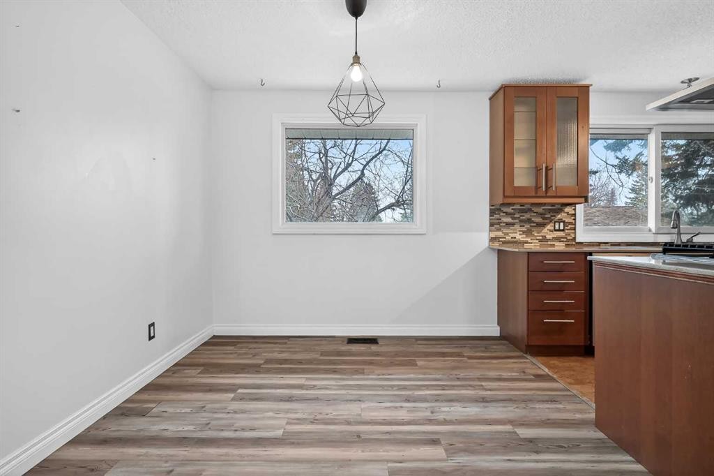 81 Westminster Drive Sw, Calgary, AB - Indoor Photo Showing Kitchen With Double Sink