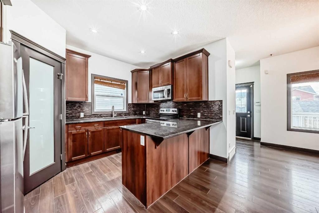 17 Redstone Common Ne, Calgary, AB - Indoor Photo Showing Kitchen