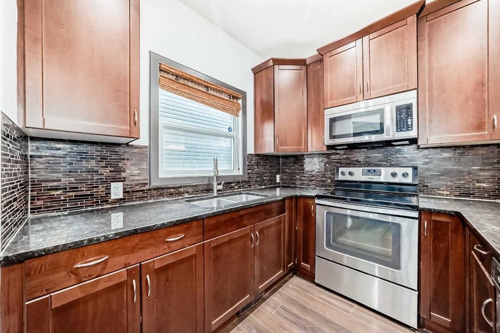 17 Redstone Common Ne, Calgary, AB - Indoor Photo Showing Kitchen With Double Sink
