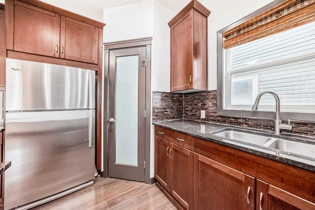 17 Redstone Common Ne, Calgary, AB - Indoor Photo Showing Kitchen With Double Sink
