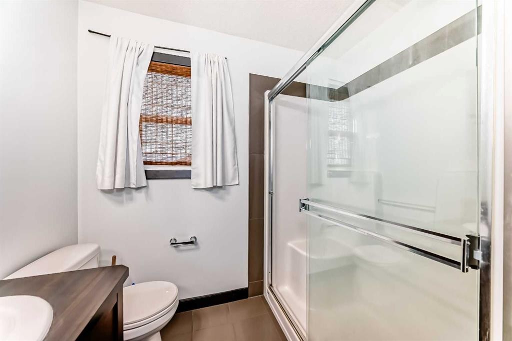 17 Redstone Common Ne, Calgary, AB - Indoor Photo Showing Bathroom