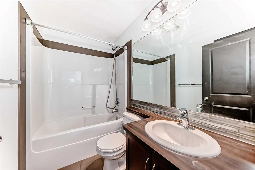17 Redstone Common Ne, Calgary, AB - Indoor Photo Showing Bathroom