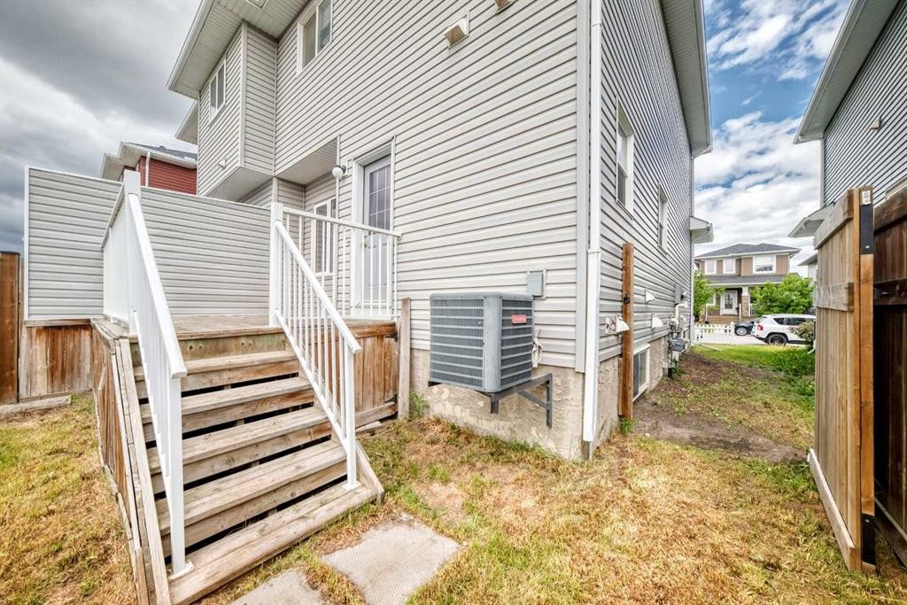 17 Redstone Common Ne, Calgary, AB - Outdoor