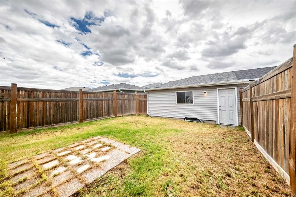 17 Redstone Common Ne, Calgary, AB - Outdoor