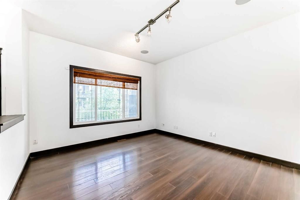 17 Redstone Common Ne, Calgary, AB - Indoor Photo Showing Other Room