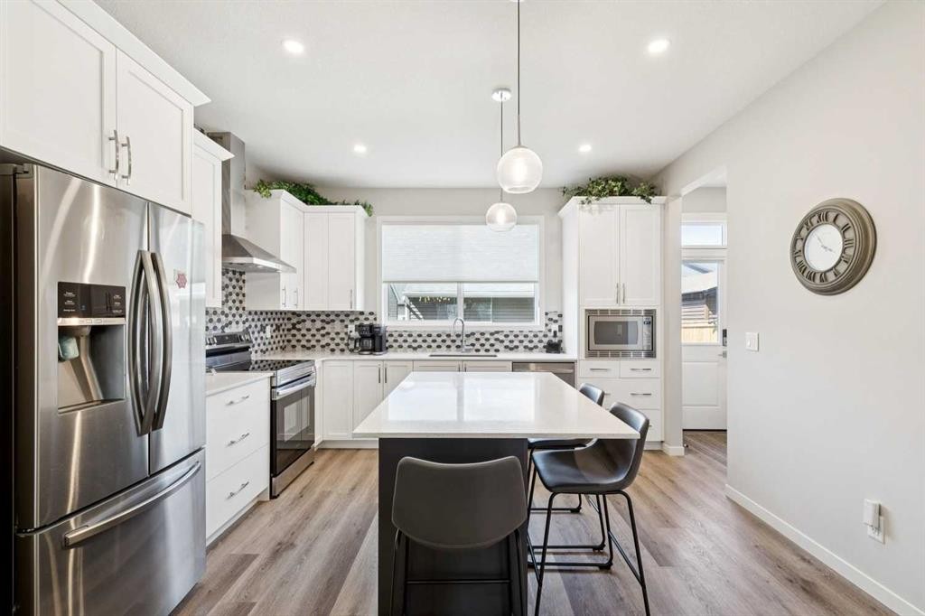 93 Wolf Gate, Okotoks, AB