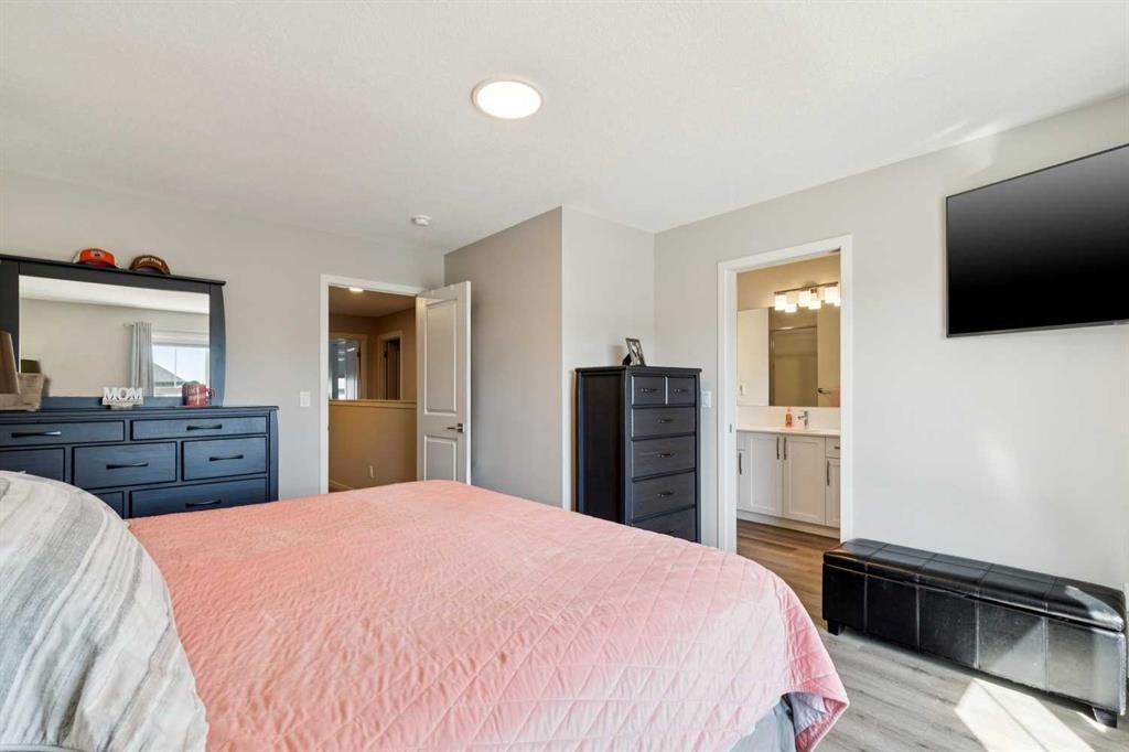 93 Wolf Gate, Okotoks, AB