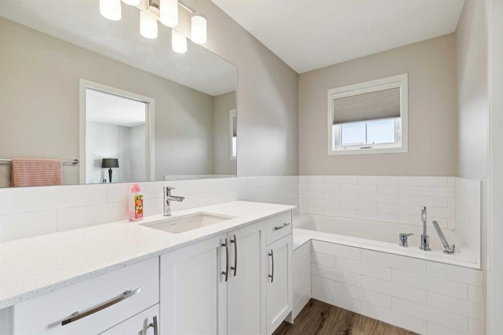 93 Wolf Gate, Okotoks, AB