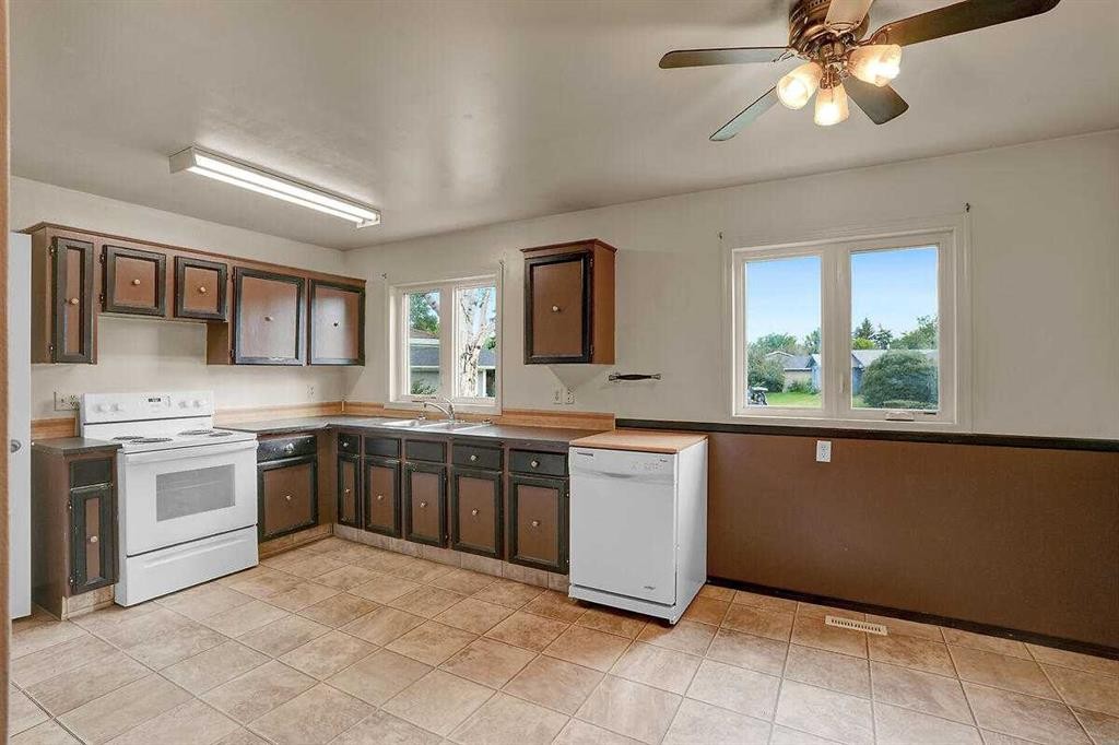 151 Midlawn Close Se, Calgary, AB