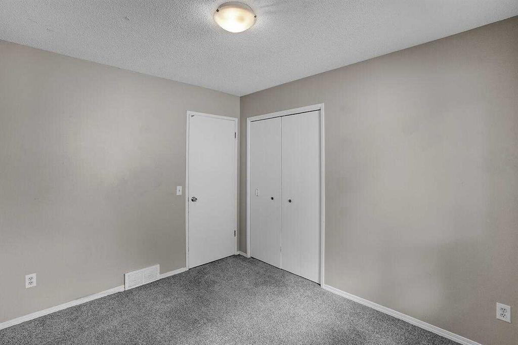 151 Midlawn Close Se, Calgary, AB