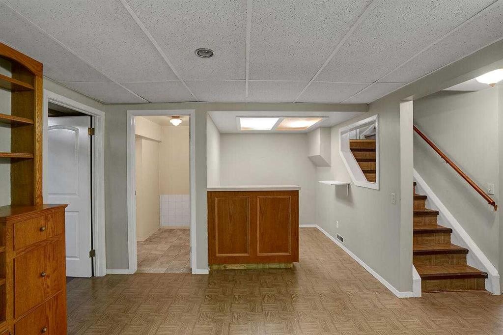 151 Midlawn Close Se, Calgary, AB
