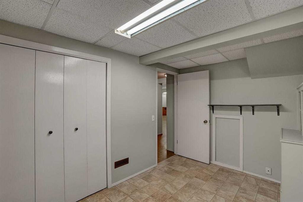 151 Midlawn Close Se, Calgary, AB